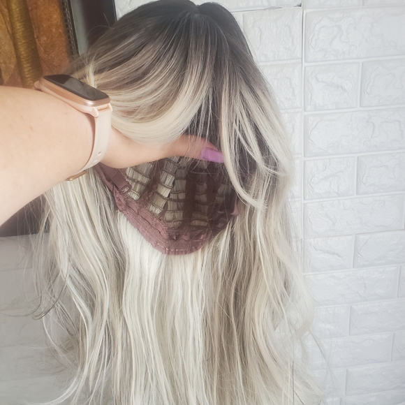 NWOT Ash Blonde Dark Rooted Synthetic Wig - Picture 10 of 15